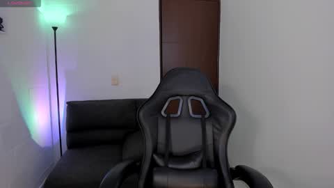 Alyson online show from October 2025 01:58:01 PM