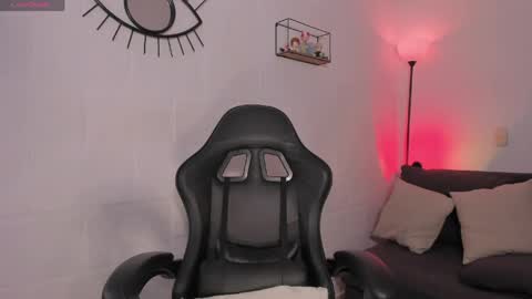 Snapshot of alysonn_conner chatting on April 2026 01:22:01 PM Alyson online show from April 2026 01:22:01 PM