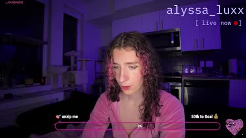 Snapshot of alyssa_luxx chatting on February 2026 08:42:01 AM Alyssa online show from February 2026 08:42:01 AM