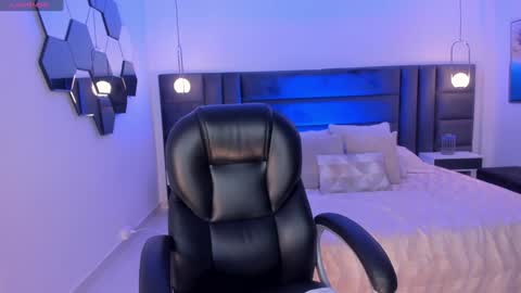 Aly  online show from February 2025 11:43:02 AM