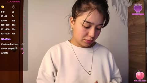 Snapshot of alyssia_wolds_1 chatting on January 2025 01:03:01 AM alyssia wolds online show from January 2025 01:03:01 AM