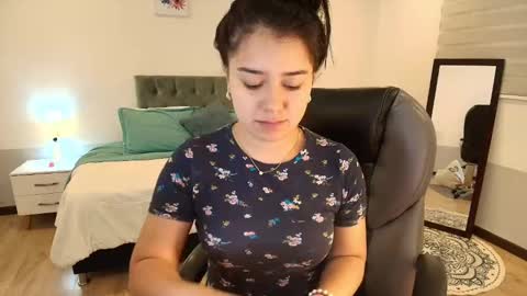 Snapshot of alyssia_wolds_1 chatting on February 2025 12:26:02 PM alyssia wolds online show from February 2025 12:26:02 PM