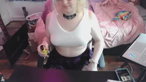 alyxiabewbs online show from June 2026 07:50:01 PM