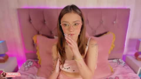 Snapshot of alyy_cut3 chatting on April 2026 09:09:02 PM Alyy online show from April 2026 09:09:02 PM