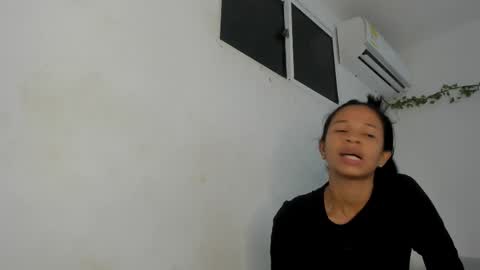 Snapshot of amaia_baez chatting on April 2026 08:06:02 PM AMAIA online show from April 2026 08:06:02 PM