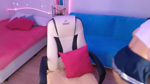 Snapshot of amala_lee chatting on January 2025 01:48:02 AM Alice online show from January 2025 01:48:02 AM