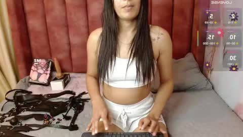 Snapshot of amalia__esterr chatting on April 2026 08:55:02 PM Hilary Ester online show from April 2026 08:55:02 PM