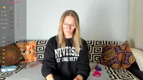 Snapshot of amalia_mio chatting on November 2025 08:03:01 AM Amalia online show from November 2025 08:03:01 AM