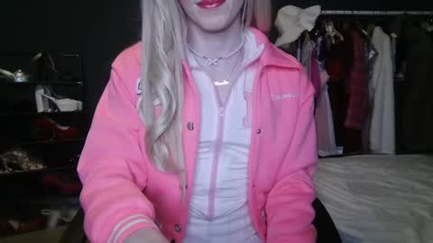 Snapshot of amaliecd chatting on January 2025 03:25:01 PM Amalie online show from January 2025 03:25:01 PM