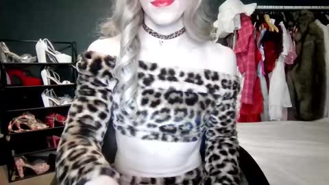 Snapshot of amaliecd chatting on September 2025 05:36:02 PM Amalie online show from September 2025 05:36:02 PM