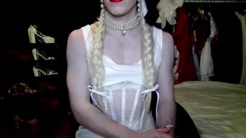 Snapshot of amaliecd chatting on October 2025 08:29:02 PM Amalie online show from October 2025 08:29:02 PM