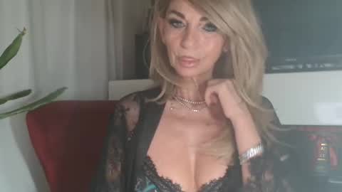 Angel or Demon online show from September 2025 10:18:01 AM