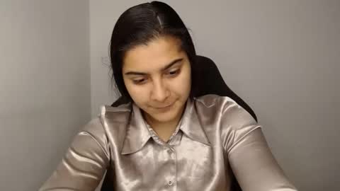 The queen of the biceps  online show from December 2024 12:00:01 PM