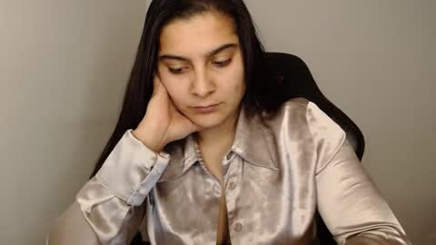 The queen of the biceps  online show from January 2025 02:37:01 AM