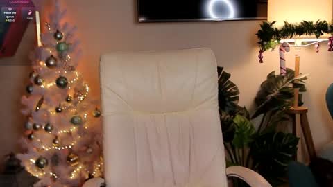 Amanda  fox online show from December 2024 07:43:02 PM