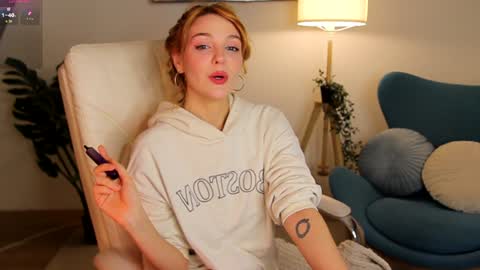 Amanda  fox online show from February 2025 01:33:02 PM