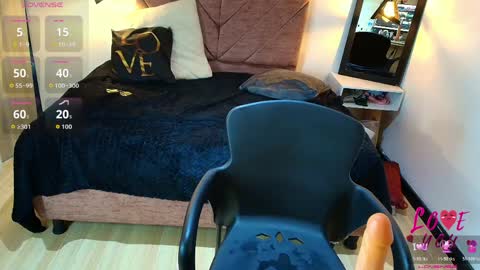 Snapshot of amanda_fox__ chatting on April 2026 08:01:01 AM AMANDA FOX online show from April 2026 08:01:01 AM