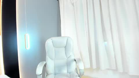 Snapshot of amara_lune chatting on June 2026 03:03:02 PM online show from June 2026 03:03:02 PM