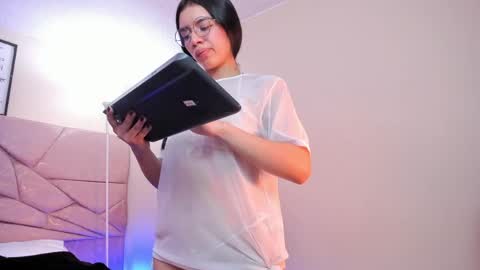 Snapshot of amara_velle chatting on April 2026 01:41:01 PM amara velle online show from April 2026 01:41:01 PM