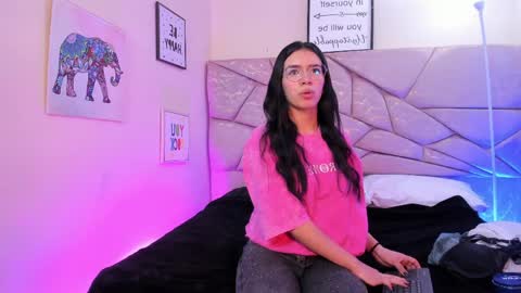 Snapshot of amara_velle chatting on April 2026 01:01:01 PM amara velle online show from April 2026 01:01:01 PM