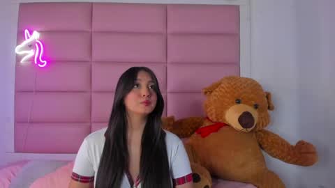 amaranttaylunay online show from May 2026 07:33:01 PM
