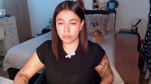 Snapshot of amarat_jolie chatting on May 2026 03:36:01 AM Mila online show from May 2026 03:36:01 AM