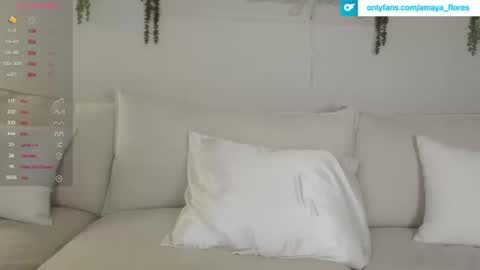 amaya_floress online show from October 2025 09:37:01 PM