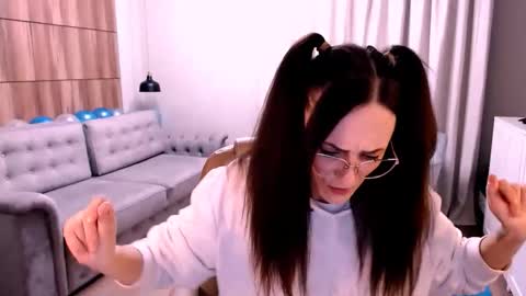 Izza online show from October 2025 02:19:01 PM