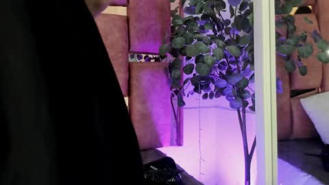   online show from September 2025 07:06:02 PM