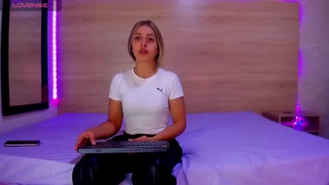 ambarvioletcm online show from March 2026 02:17:01 PM