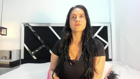 Snapshot of ambbermoon chatting on January 2025 03:15:01 AM online show from January 2025 03:15:01 AM