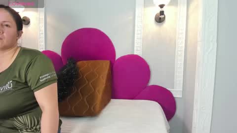 Snapshot of ambbermoon chatting on February 2025 09:05:02 PM online show from February 2025 09:05:02 PM