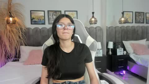 Snapshot of amber__hill_ chatting on April 2026 02:41:01 PM amber__hill_ online show from April 2026 02:41:01 PM