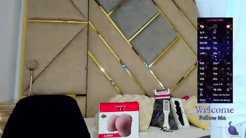 Amber  online show from November 2025 05:11:01 PM