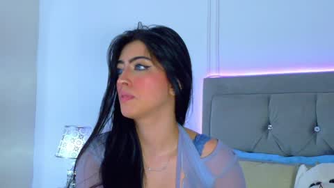 amber_bull online show from April 2026 01:00:02 PM