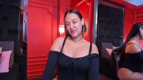 Snapshot of amberhanks chatting on May 2026 12:02:01 PM Amber Hanks online show from May 2026 12:02:01 PM