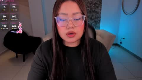 Snapshot of amberlewis_ chatting on March 2025 03:43:02 AM Amber online show from March 2025 03:43:02 AM