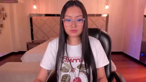 Snapshot of amberlewis_ chatting on November 2025 02:43:02 AM Amber online show from November 2025 02:43:02 AM