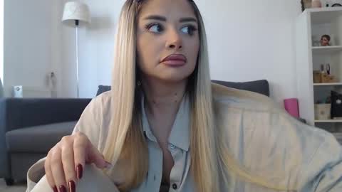 Amberseyes online show from September 2025 10:49:02 AM