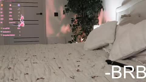 Snapshot of ambershoney chatting on April 2026 09:39:33 PM Amber online show from April 2026 09:39:33 PM