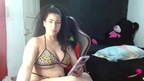 Snapshot of ambersweettie198098 chatting on April 2026 01:20:02 AM ambersweettie198098 online show from April 2026 01:20:02 AM