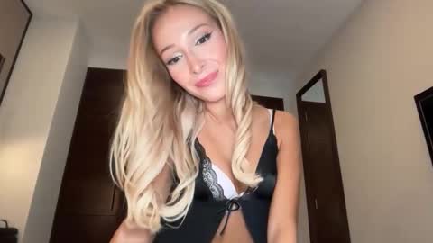 Snapshot of ambrefleur chatting on February 2026 05:08:02 AM Ambre online show from February 2026 05:08:02 AM