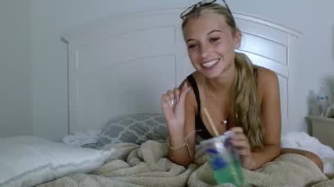 Snapshot of amelialombardi chatting on May 2026 01:57:16 AM Amelia Lombardi online show from May 2026 01:57:16 AM