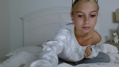Snapshot of amelialombardi chatting on May 2026 01:36:02 AM Amelia Lombardi online show from May 2026 01:36:02 AM