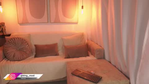 Snapshot of amelie_gonzalez chatting on November 2025 08:30:01 PM online show from November 2025 08:30:01 PM