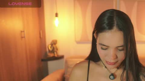 Snapshot of amelie_gonzalez chatting on April 2026 11:18:01 PM online show from April 2026 11:18:01 PM