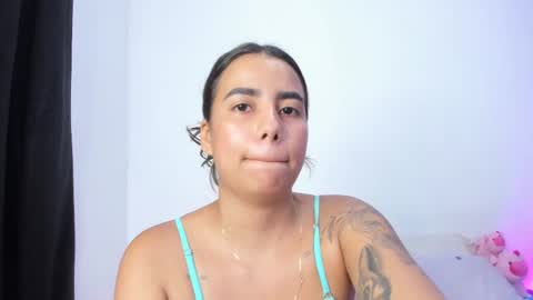 Amelie  online show from March 2025 04:27:02 AM