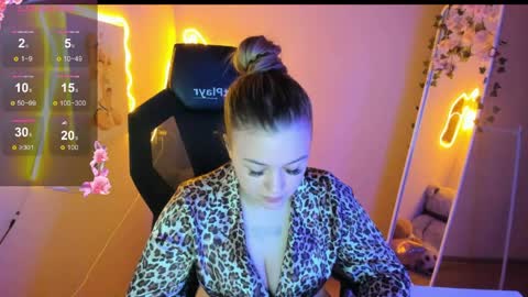 Snapshot of ameliepeach chatting on April 2026 06:24:02 PM Amelie online show from April 2026 06:24:02 PM