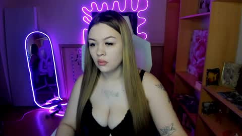 Snapshot of ameliepeach chatting on April 2026 01:21:01 AM Amelie online show from April 2026 01:21:01 AM