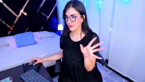 Snapshot of ameliie_saenz chatting on December 2024 07:53:02 PM Ameli online show from December 2024 07:53:02 PM